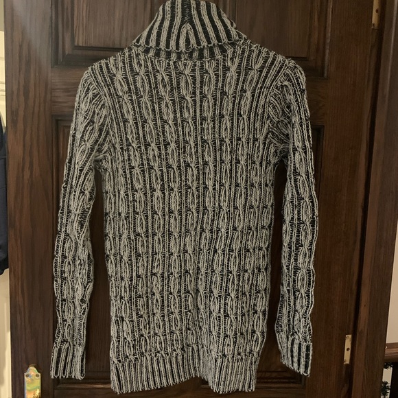Black and white turtleneck - Picture 3 of 3